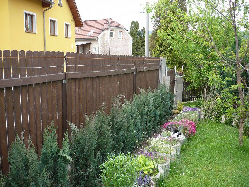 "Długo zastanawiałem się, jak rozwiązać ten problem i szczerze mówiąc, ogrodzenie elektryczne nigdy nie przyszło mi do głowy.  To było dokładnie to, czego szukałem"

mówi Zdeněk Koráb
