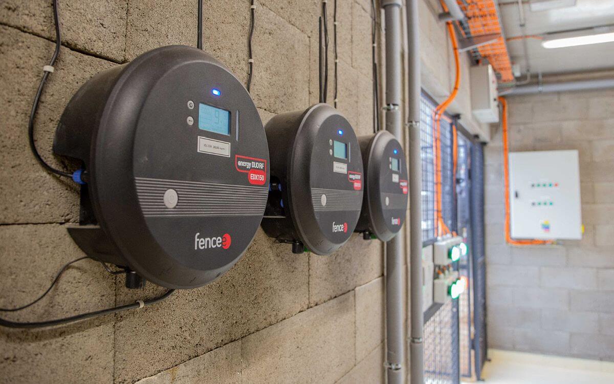 Ogrodzenia elektryczne w ogrodach zoologicznych - unikalny system zabezpieczeń wybiegów