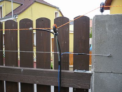 "Długo zastanawiałem się, jak rozwiązać ten problem i szczerze mówiąc, ogrodzenie elektryczne nigdy nie przyszło mi do głowy.  To było dokładnie to, czego szukałem"

mówi Zdeněk Koráb
