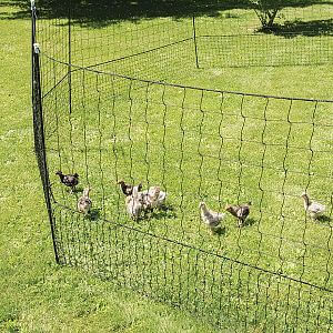 Jakie jest zużycie energii przez zasilacz ogrodzenia elektrycznego?