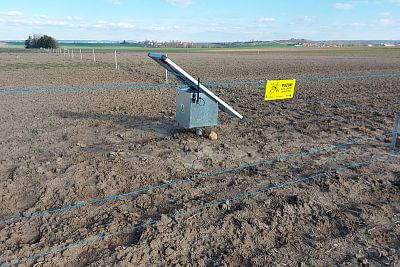 Budowa ogrodzenia elektrycznego na wystawę Nasze pole