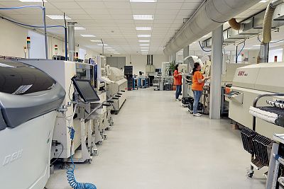 Opracowujemy i produkujemy elektryzatory do ogrodzeń elektrycznych
Chronią one wybieg dla zwierząt lub zabezpieczają teren.