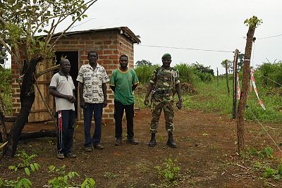 Projekt elektrycznej bariery dla słoni z ogrodzeniem w Afryce