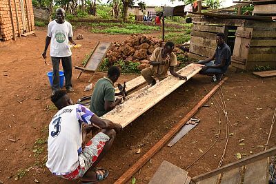 Projekt elektrycznej bariery dla słoni z ogrodzeniem w Afryce